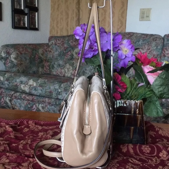 Coach - Picture 3 of 9